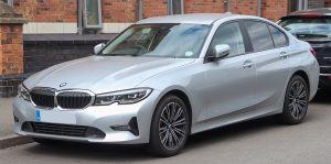 BMW 2023 3 Series 330i · White — 35,000 km, USD 28,000