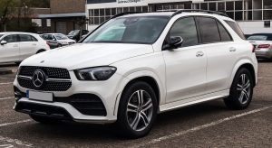 Mercedes-Benz 2023 GLE 350 · Black — 45,000 km, USD 55,000